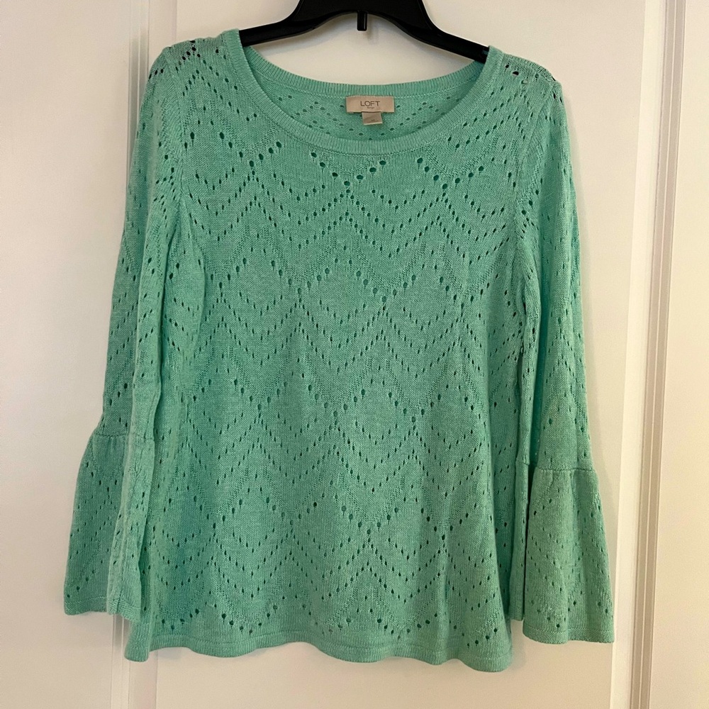 Light green sweater with flare sleeves - size Med